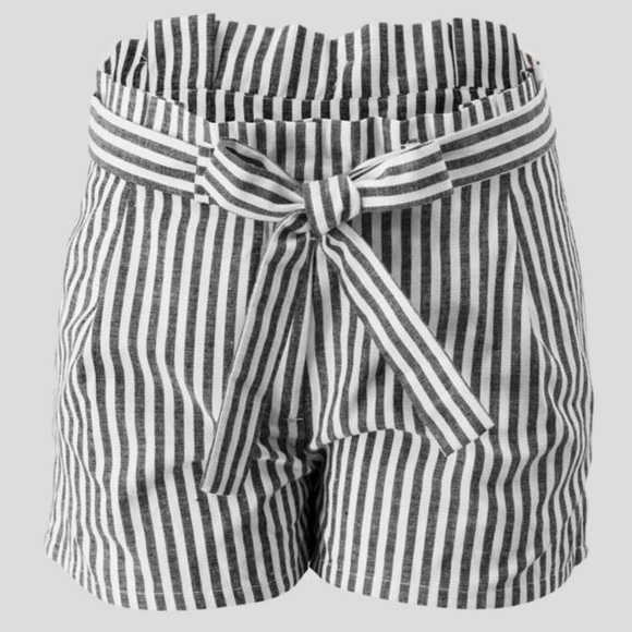 Linen Stripe Shorts with Belt - Picture 3 of 4